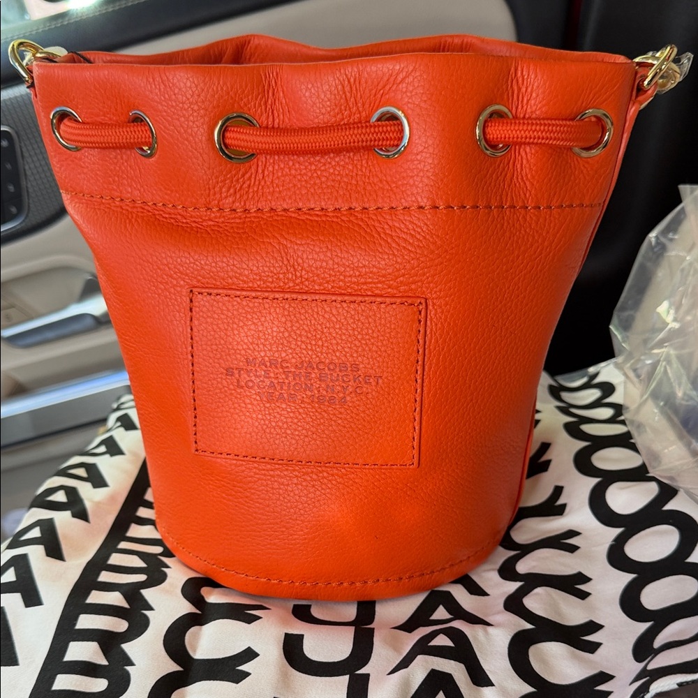 NWT Marc Jacobs The Bucket bag In Dragon fire(bright orange) - Picture 8 of 8